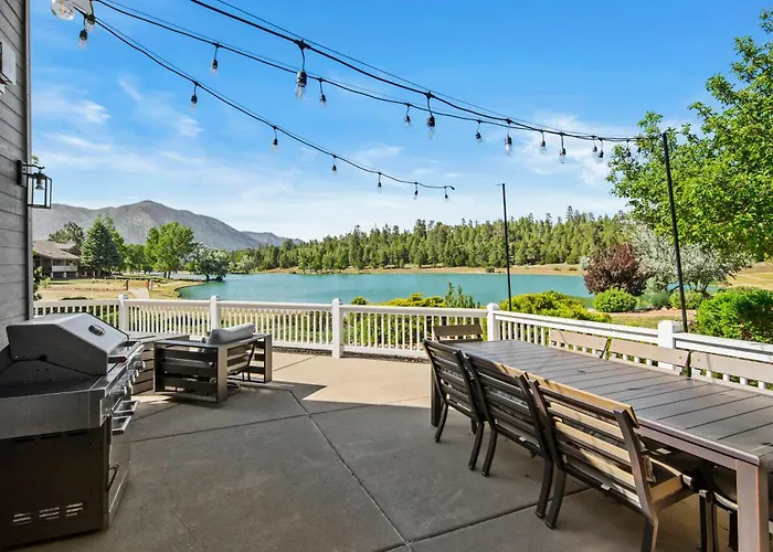Holiday home Mountain Views Stunning Lakefront Retreat Hot Tub Game Near Downtown