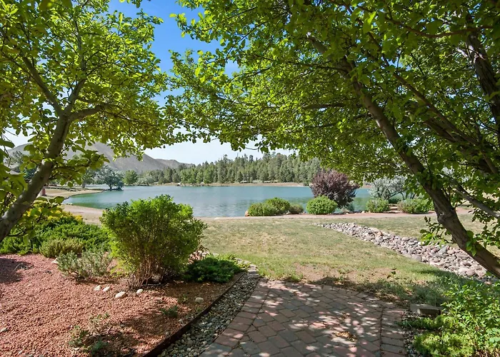 Mountain Views Stunning Lakefront Retreat Hot Tub Game Near Downtown *